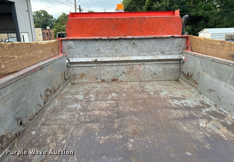 image for item MV9192 1993 International  4900 dump truck