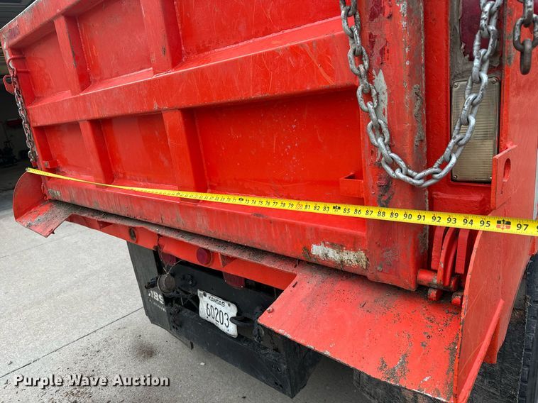 image for item MV9192 1993 International  4900 dump truck