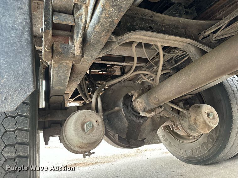 image for item MV9192 1993 International  4900 dump truck