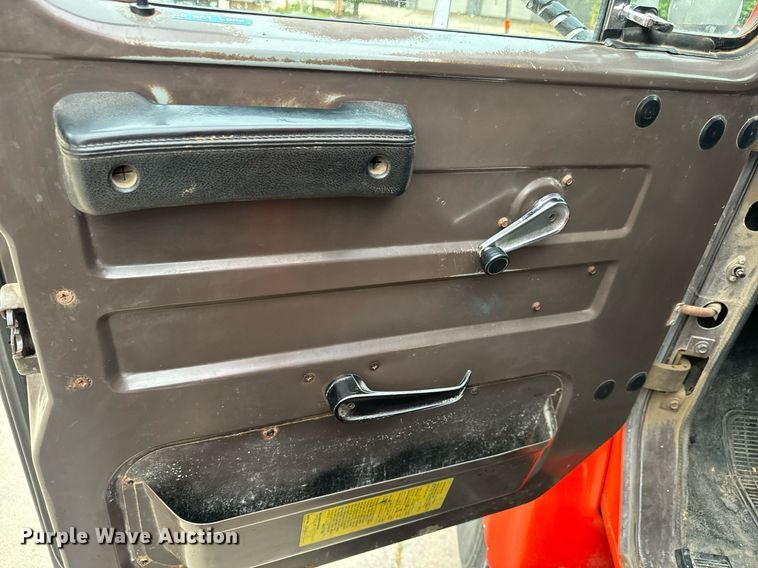 image for item MV9192 1993 International  4900 dump truck