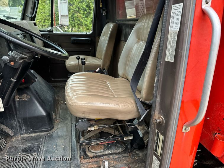 image for item MV9192 1993 International  4900 dump truck