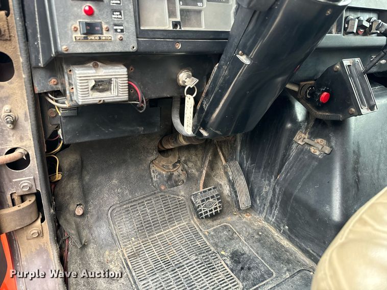 image for item MV9192 1993 International  4900 dump truck