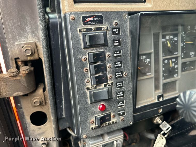 image for item MV9192 1993 International  4900 dump truck