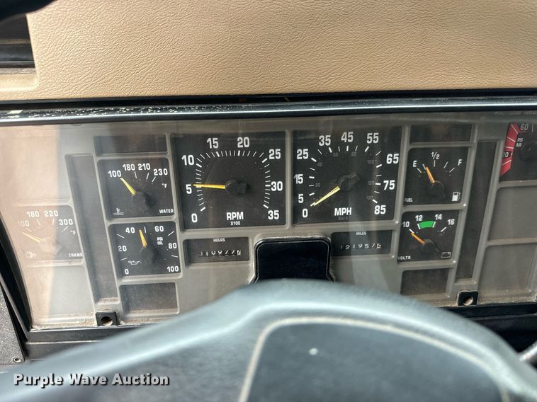 image for item MV9192 1993 International  4900 dump truck