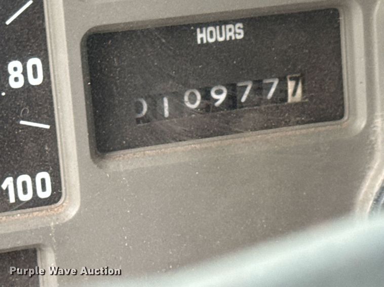 image for item MV9192 1993 International  4900 dump truck