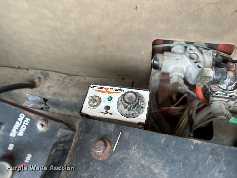 image for item MV9192 1993 International  4900 dump truck