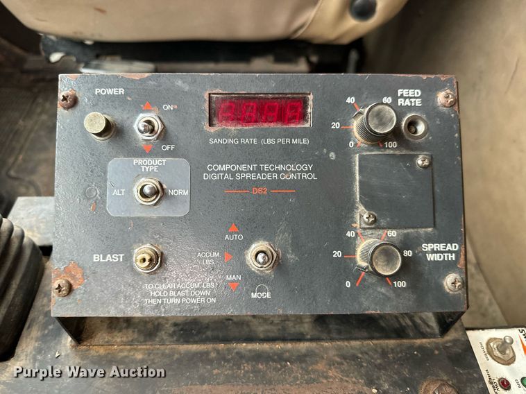 image for item MV9192 1993 International  4900 dump truck