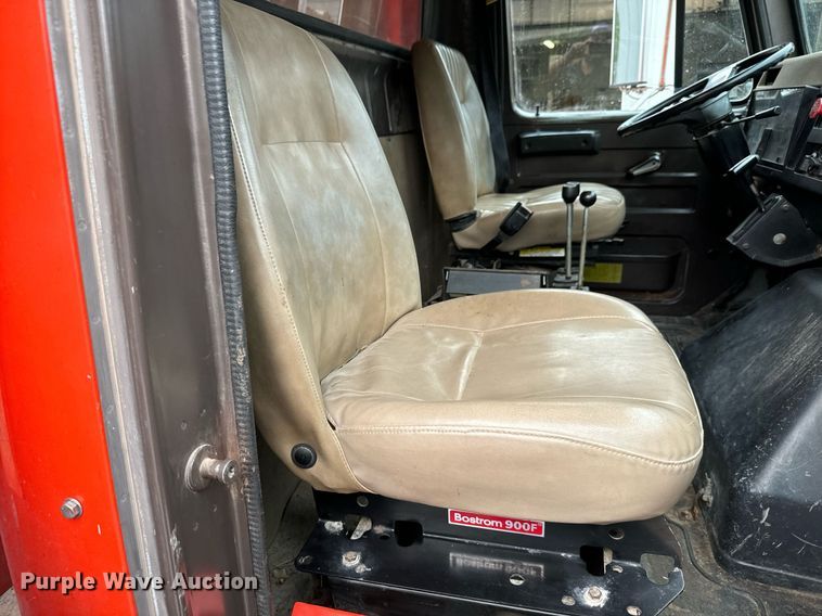 image for item MV9192 1993 International  4900 dump truck