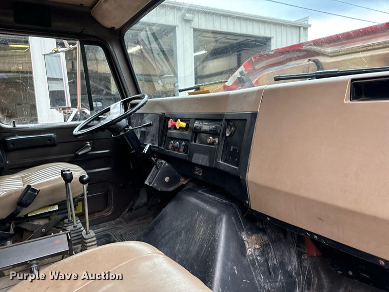 image for item MV9192 1993 International  4900 dump truck