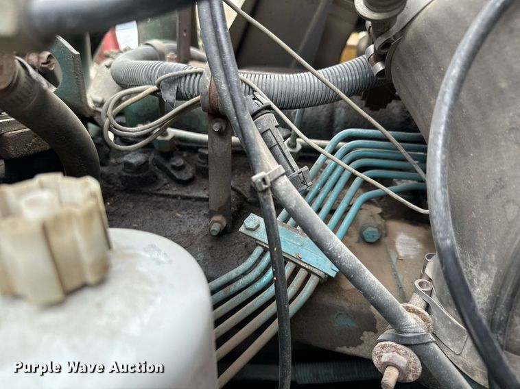 image for item MV9192 1993 International  4900 dump truck