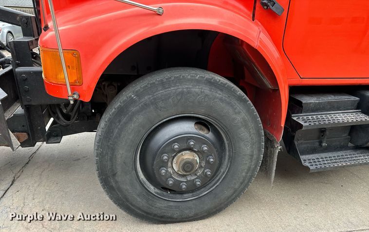 image for item MV9192 1993 International  4900 dump truck