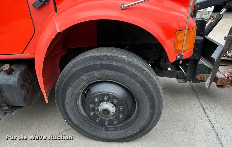 image for item MV9192 1993 International  4900 dump truck