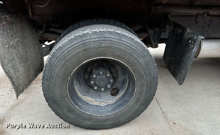 image for item MV9192 1993 International  4900 dump truck