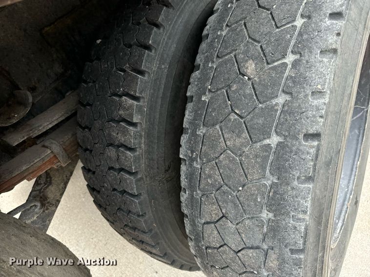 image for item MV9192 1993 International  4900 dump truck