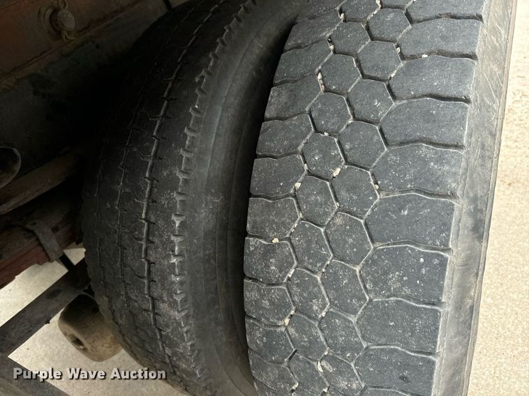 image for item MV9192 1993 International  4900 dump truck