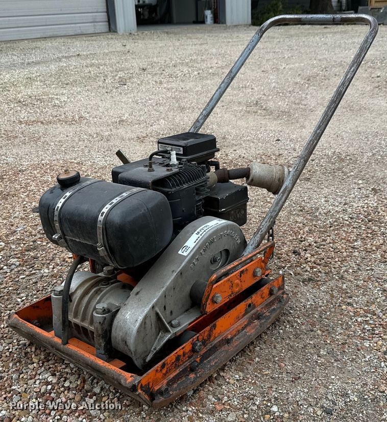 image for item MV9193 Plate compactor