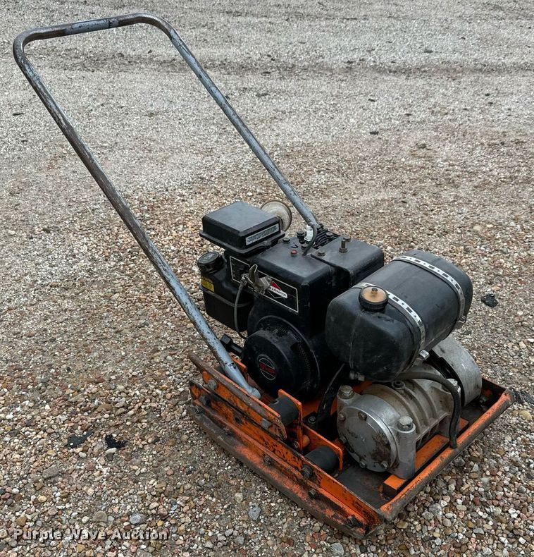 image for item MV9193 Plate compactor