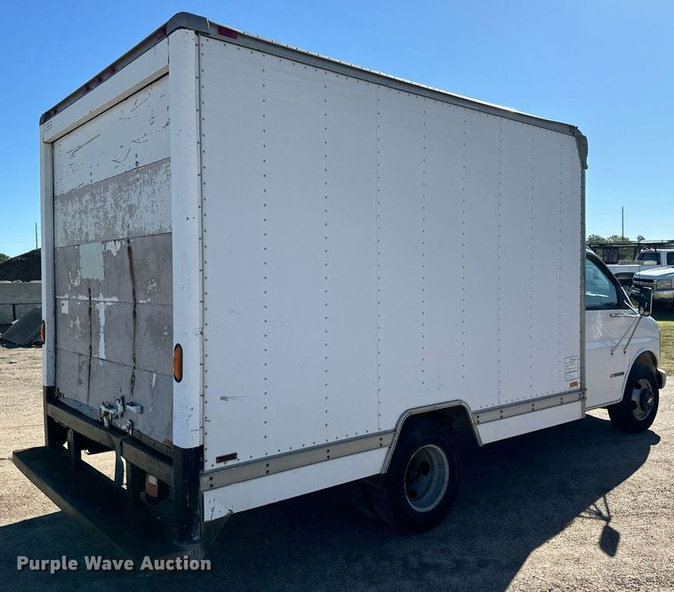 image for item MV9197 1999 Chevrolet  Express 3500 box truck