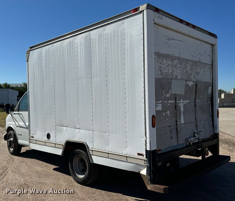 image for item MV9197 1999 Chevrolet  Express 3500 box truck