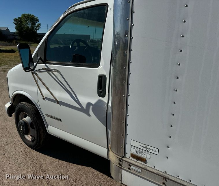 image for item MV9197 1999 Chevrolet  Express 3500 box truck