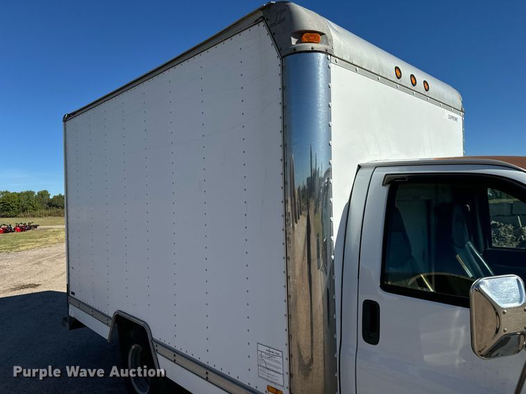 image for item MV9197 1999 Chevrolet  Express 3500 box truck
