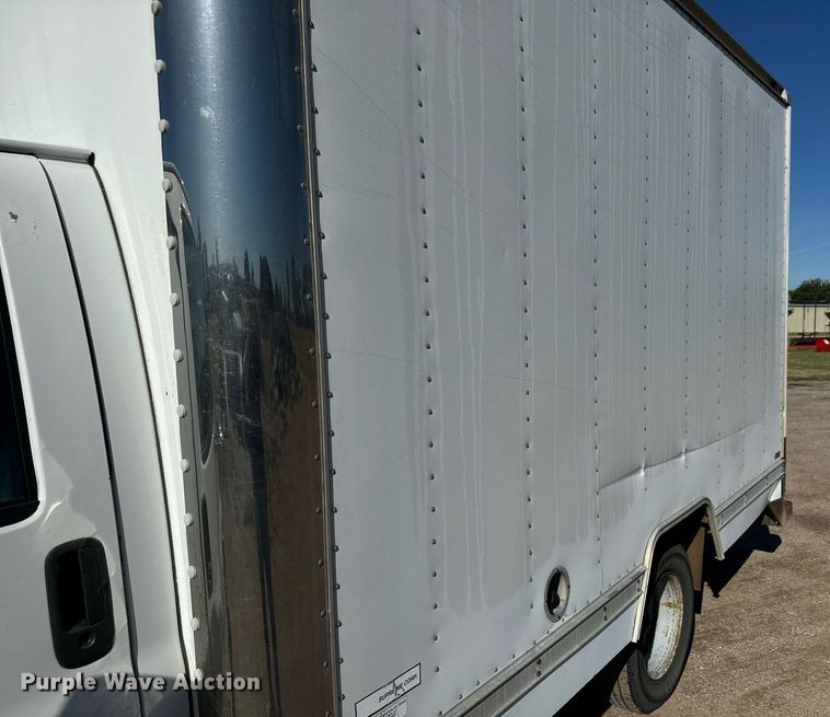 image for item MV9197 1999 Chevrolet  Express 3500 box truck