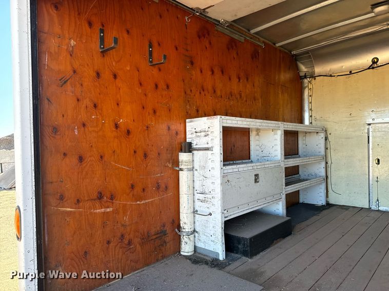 image for item MV9197 1999 Chevrolet  Express 3500 box truck