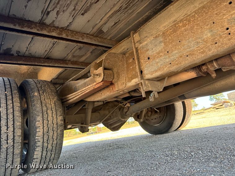 image for item MV9197 1999 Chevrolet  Express 3500 box truck