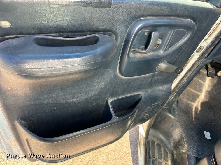 image for item MV9197 1999 Chevrolet  Express 3500 box truck