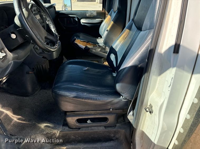 image for item MV9197 1999 Chevrolet  Express 3500 box truck