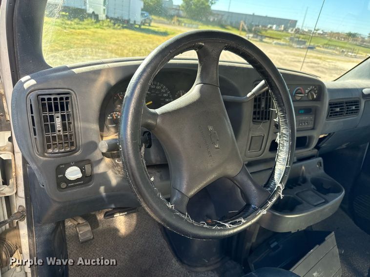 image for item MV9197 1999 Chevrolet  Express 3500 box truck