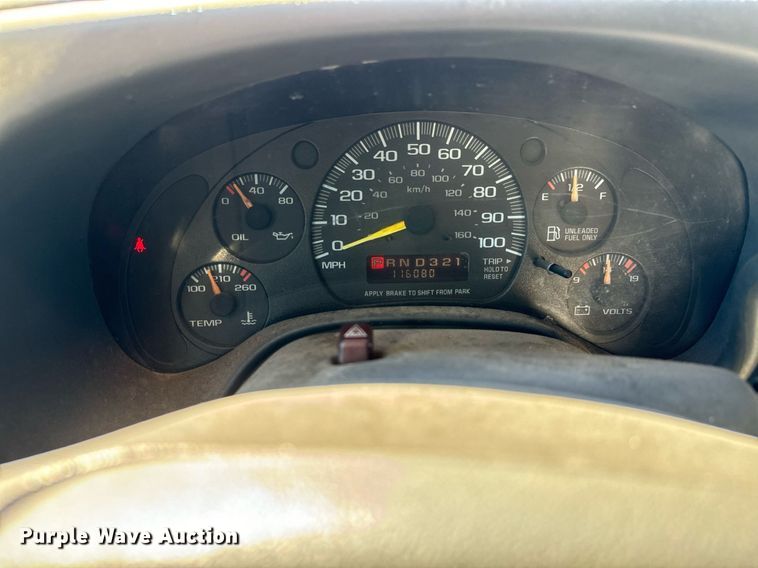 image for item MV9197 1999 Chevrolet  Express 3500 box truck