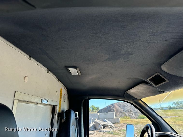 image for item MV9197 1999 Chevrolet  Express 3500 box truck