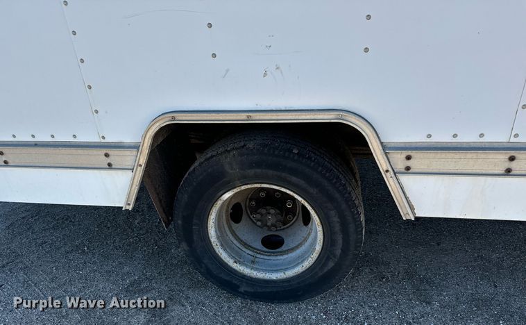 image for item MV9197 1999 Chevrolet  Express 3500 box truck