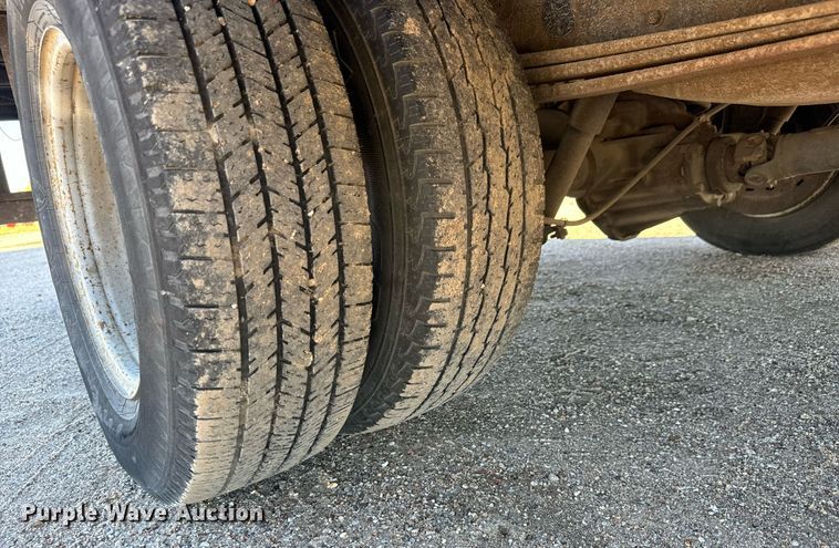 image for item MV9197 1999 Chevrolet  Express 3500 box truck