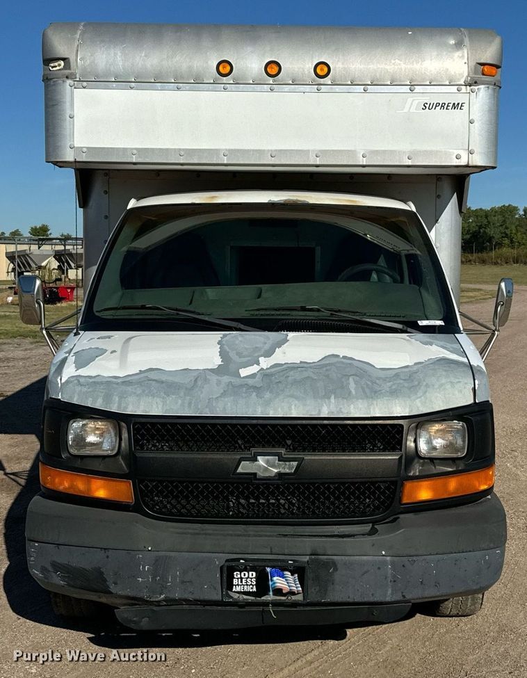 image for item MV9198 2003 Chevrolet Express 3500 box truck