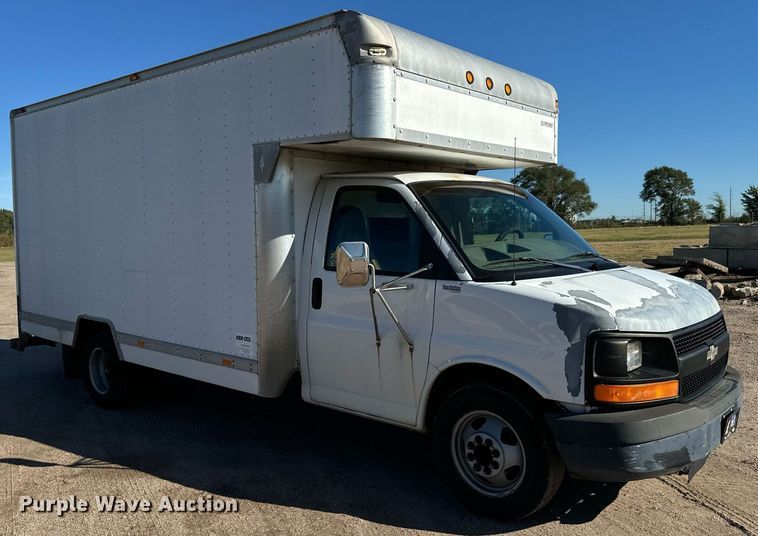 image for item MV9198 2003 Chevrolet Express 3500 box truck