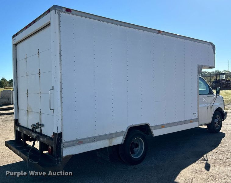 image for item MV9198 2003 Chevrolet Express 3500 box truck