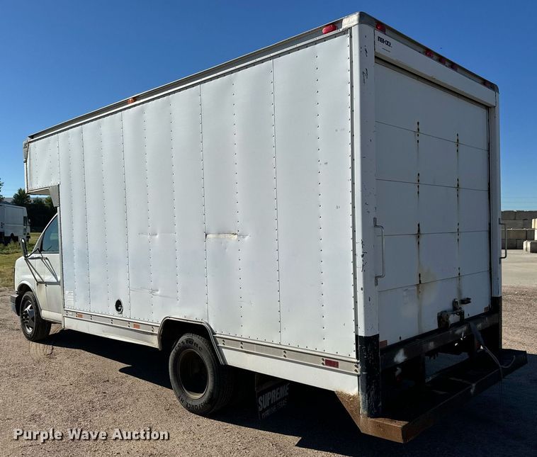 image for item MV9198 2003 Chevrolet Express 3500 box truck