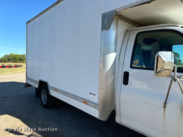 image for item MV9198 2003 Chevrolet Express 3500 box truck
