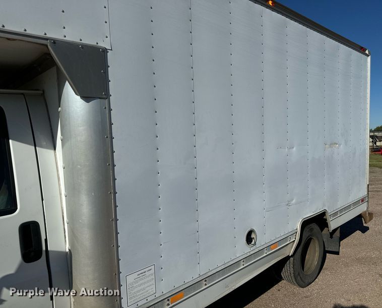 image for item MV9198 2003 Chevrolet Express 3500 box truck