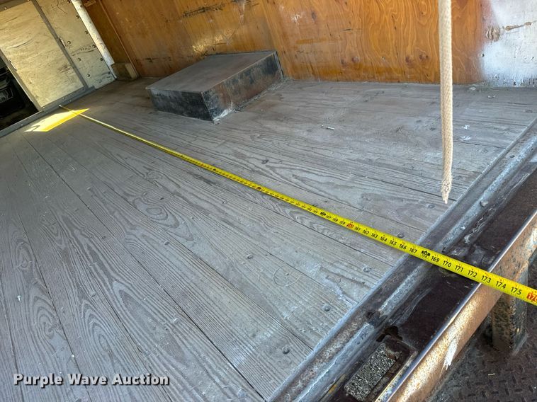 image for item MV9198 2003 Chevrolet Express 3500 box truck