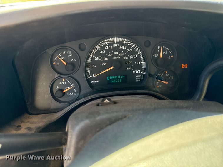 image for item MV9198 2003 Chevrolet Express 3500 box truck