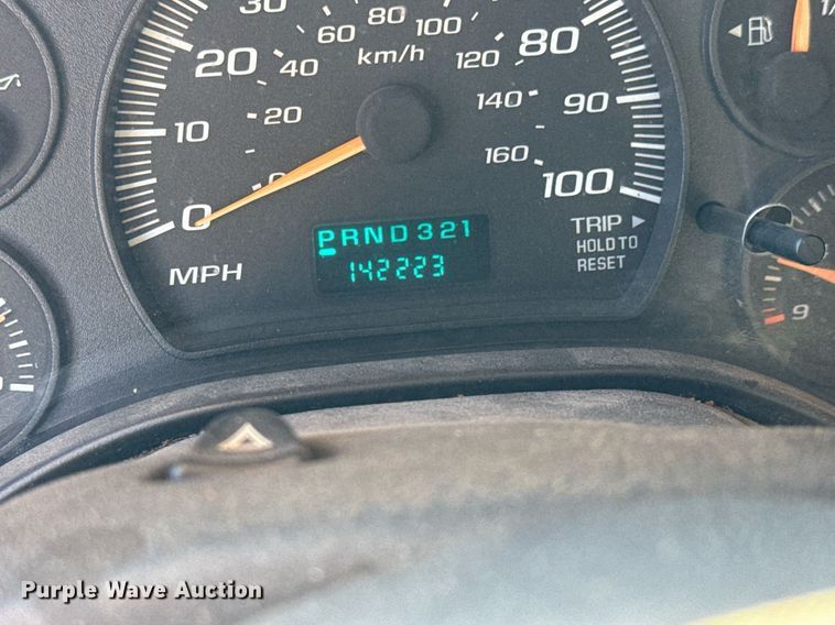 image for item MV9198 2003 Chevrolet Express 3500 box truck