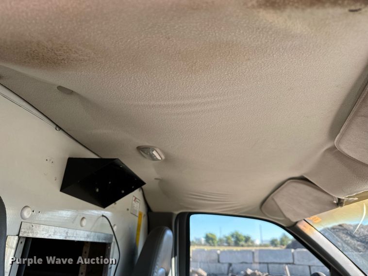 image for item MV9198 2003 Chevrolet Express 3500 box truck