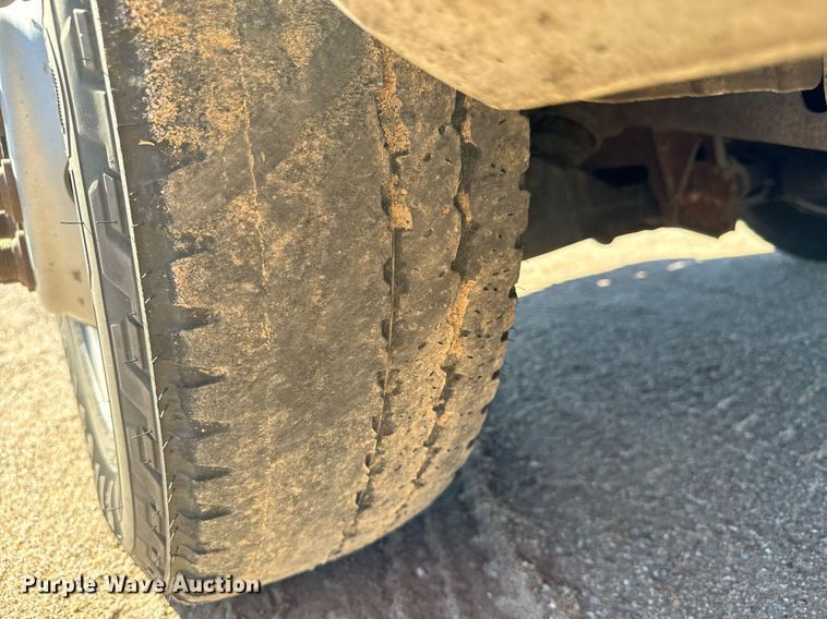 image for item MV9198 2003 Chevrolet Express 3500 box truck