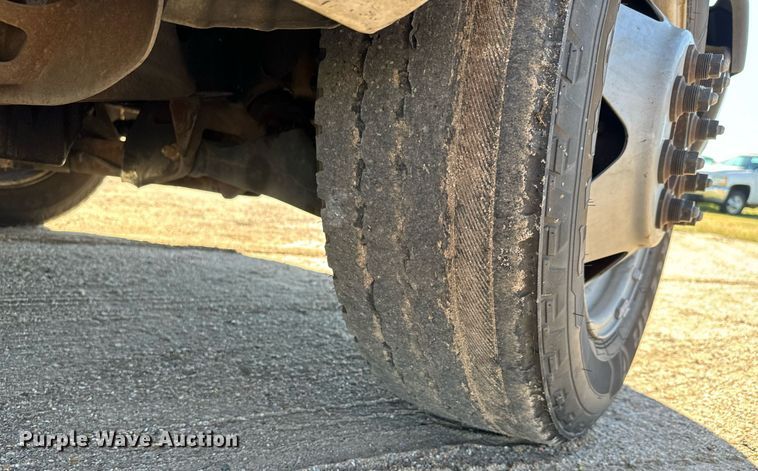 image for item MV9198 2003 Chevrolet Express 3500 box truck