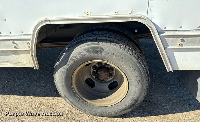 image for item MV9198 2003 Chevrolet Express 3500 box truck