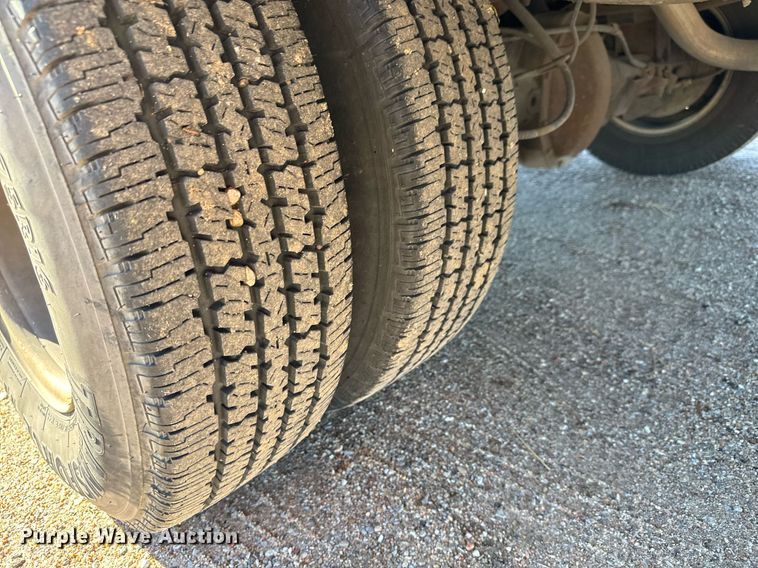 image for item MV9198 2003 Chevrolet Express 3500 box truck