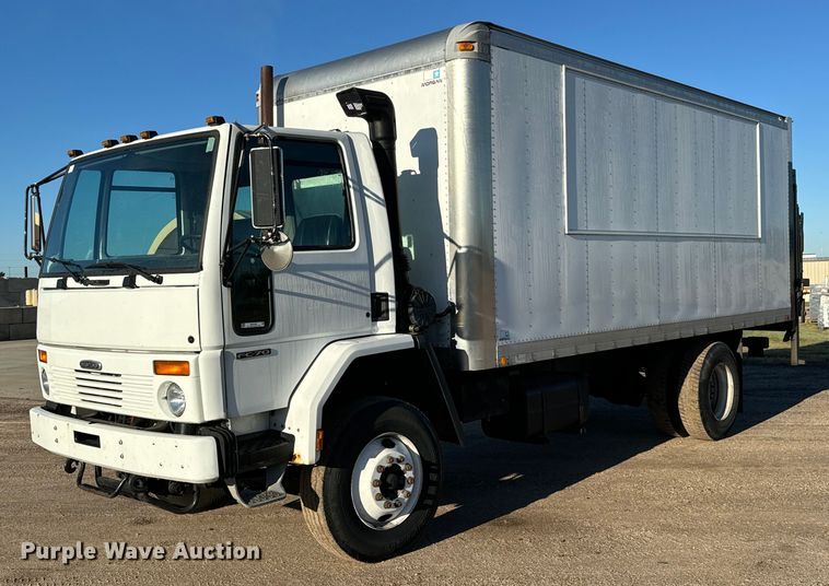 image for item MV9199 2003 Freightliner FC70 box truck